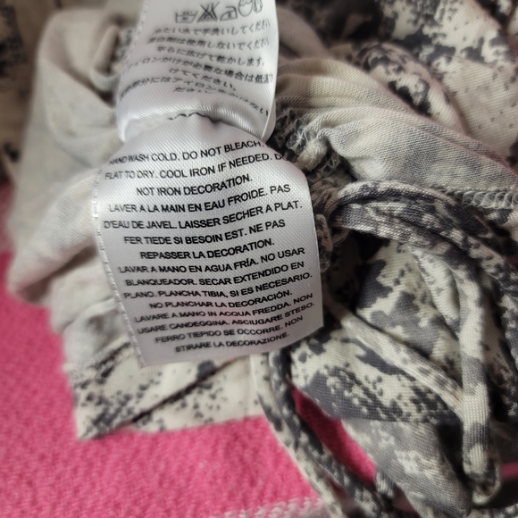 Guess tank tops with jewels & chains on the side.. snake skin style - Picture 4 of 10